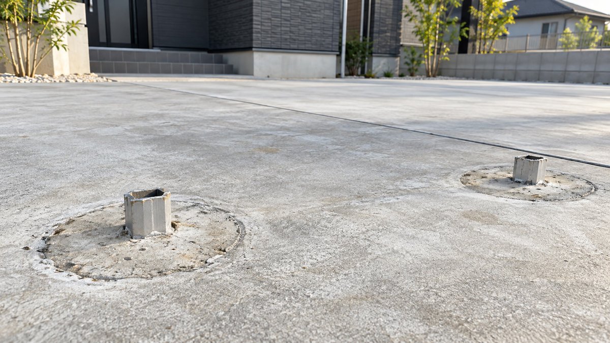 カーポートを撤去した跡に残った基礎