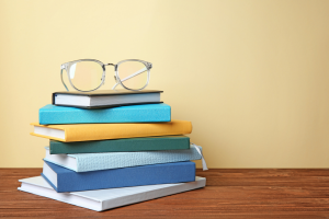 本が並べてある様子